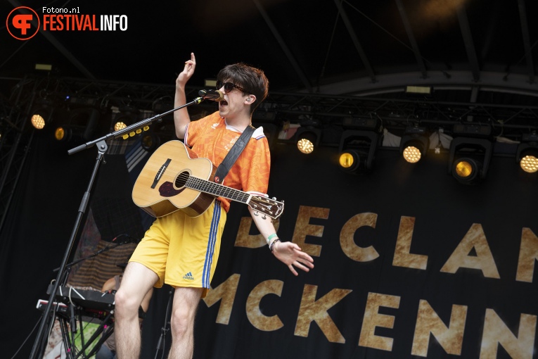 Declan McKenna op Welcome To The Village 2018 - zondag foto