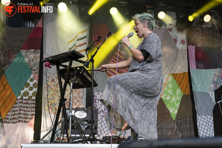 tUnE-yArDs op Welcome To The Village 2018 - zondag foto