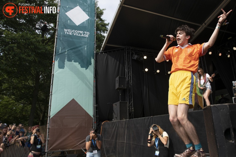 Declan McKenna op Welcome To The Village 2018 - zondag foto