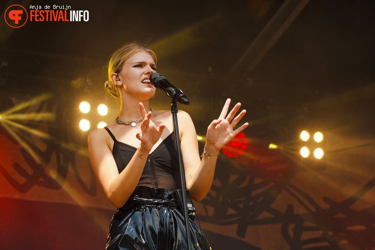 Emma Bale op Waterpop 2018 foto