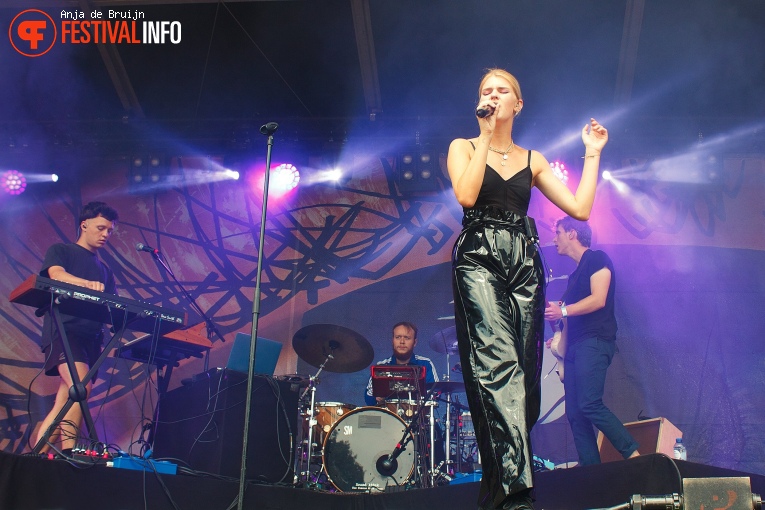 Emma Bale op Waterpop 2018 foto