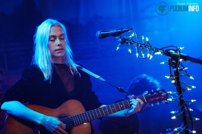 Phoebe Bridgers op Phoebe Bridgers foto