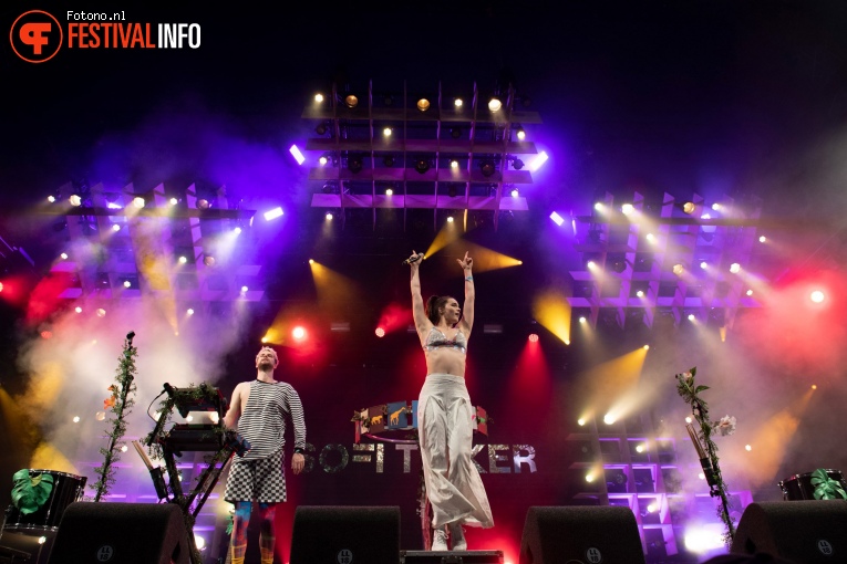 Sofi Tukker op Lowlands 2018 - Zaterdag foto