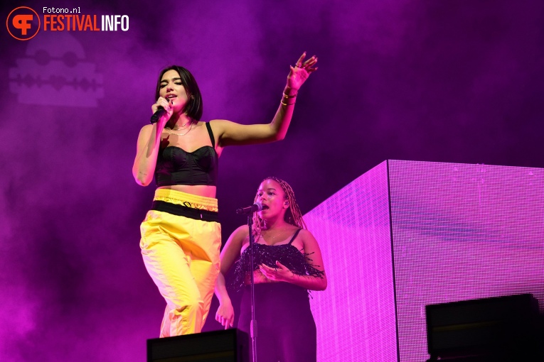 Dua Lipa op Lowlands 2018 - zondag foto