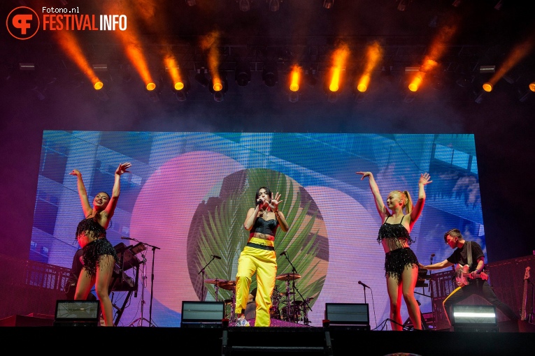 Dua Lipa op Lowlands 2018 - zondag foto