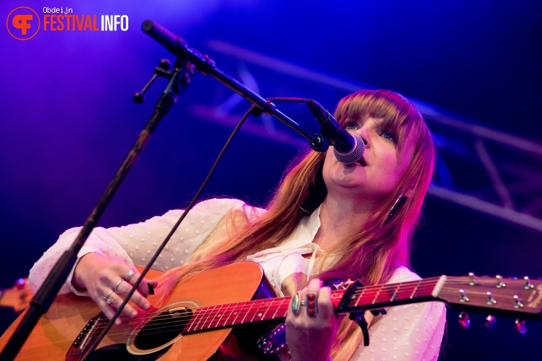 Courtney Marie Andrews op Once in a blue moon festival 2018 foto