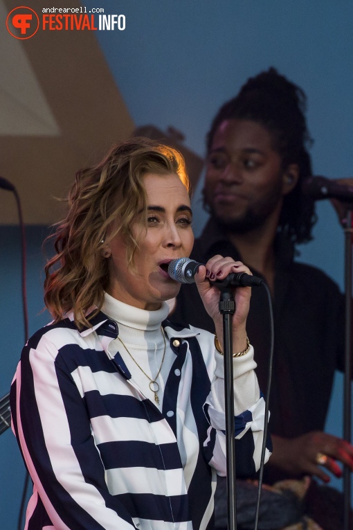 Anouk op Strandfestival ZAND 2018 foto