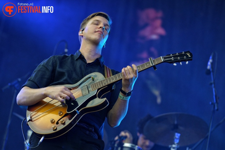 George Ezra op Tuckerville 2018 foto