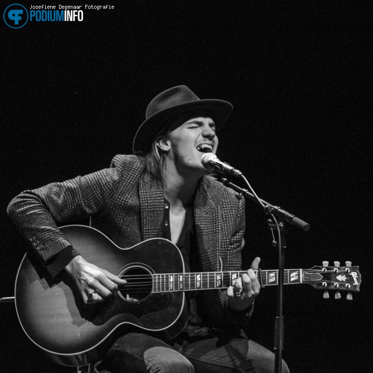 Dylan LeBlanc op Jeff Tweedy - 03/09 - TivoliVredenburg foto