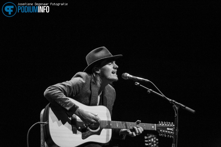 Dylan LeBlanc op Jeff Tweedy - 03/09 - TivoliVredenburg foto