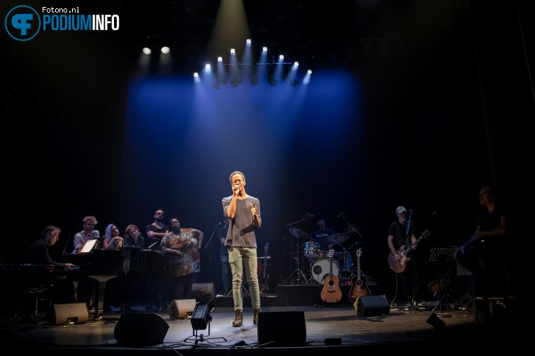 Jeangu Macrooy op Muzikale Helden (generale repetitie) - 12/09 - De Kleine Komedie foto