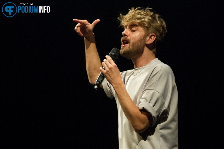 Wouter Hamel op Muzikale Helden (generale repetitie) - 12/09 - De Kleine Komedie foto