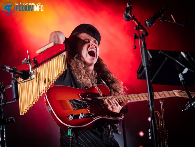 Tash Sultana op Tash Sultana - 15/9 - Afas Live foto