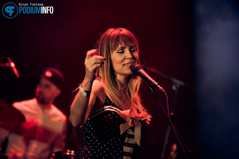 Janne Schra op Janne Schra - 29/09 - TivoliVredenburg foto