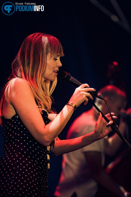 Janne Schra op Janne Schra - 29/09 - TivoliVredenburg foto