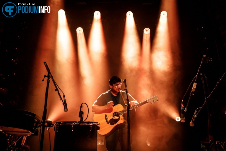 Soham De op Pierce Brothers - 03/10 - Luxor Live foto