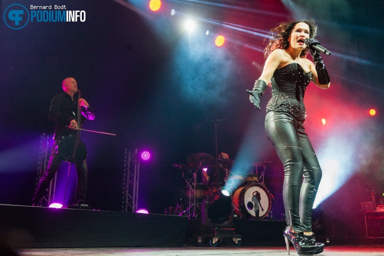 Tarja Turunen op Stratovarius / Tarja - 07/10 - TivoliVredenburg foto