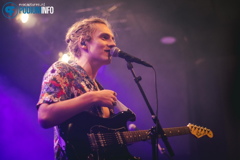 Casey Lowry  op LANY - 15/10 - Paradiso Noord (Tolhuistuin) foto