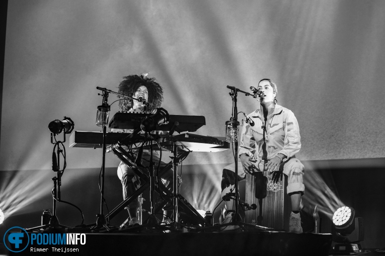 Ibeyi op Ibeyi - 26/10 - TivoliVredenburg foto