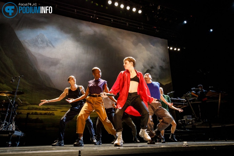 Christine And The Queens op Christine and the Queens - 13/10 - AFAS Live foto