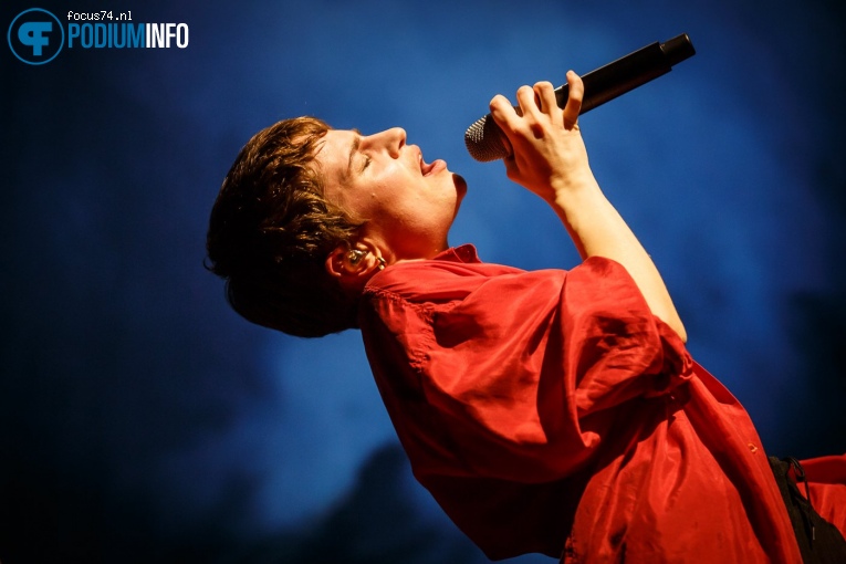 Christine And The Queens op Christine and the Queens - 13/10 - AFAS Live foto