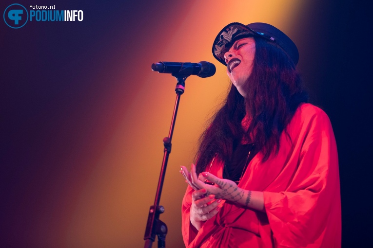 Ladi6 op Fat Freddy's Drop - 14/10 - AFAS Live foto