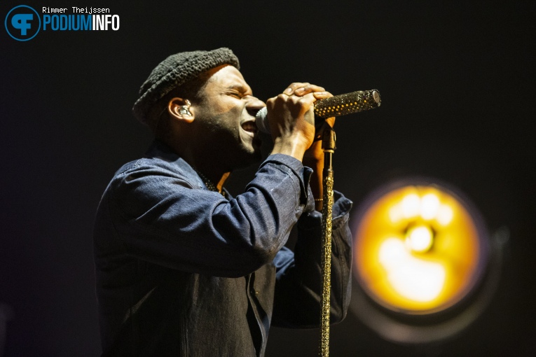 Leon Bridges op Leon Bridges - 01/11 - AFAS Live foto