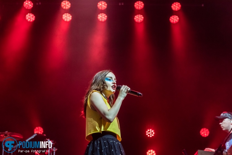 Chvrches op Chvrches - 03/11 - TivoliVredeburg foto