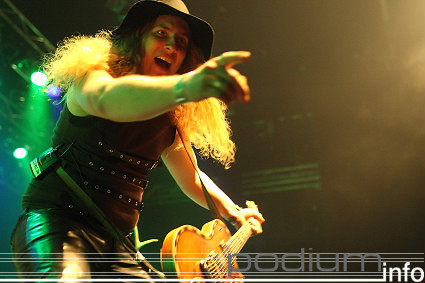 Korpiklaani op Paganfest - 3/4 - 013 foto