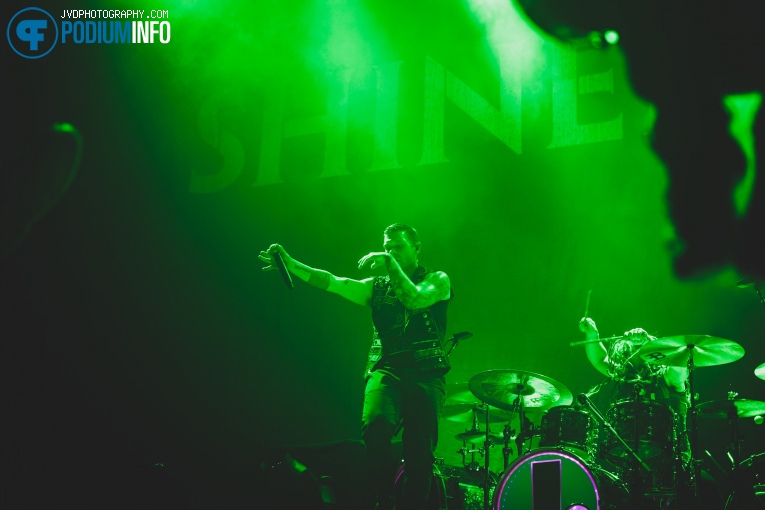 Shinedown op Shinedown - 12/11 - 013 foto