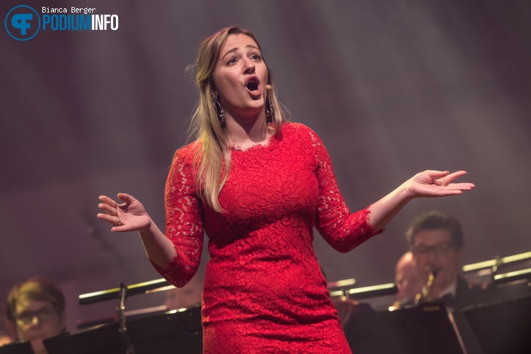 Céline Janssen op Benefietconcert 'Mag Ik Dan Bij Jou' - 26/11 - TivoliVredenburg foto