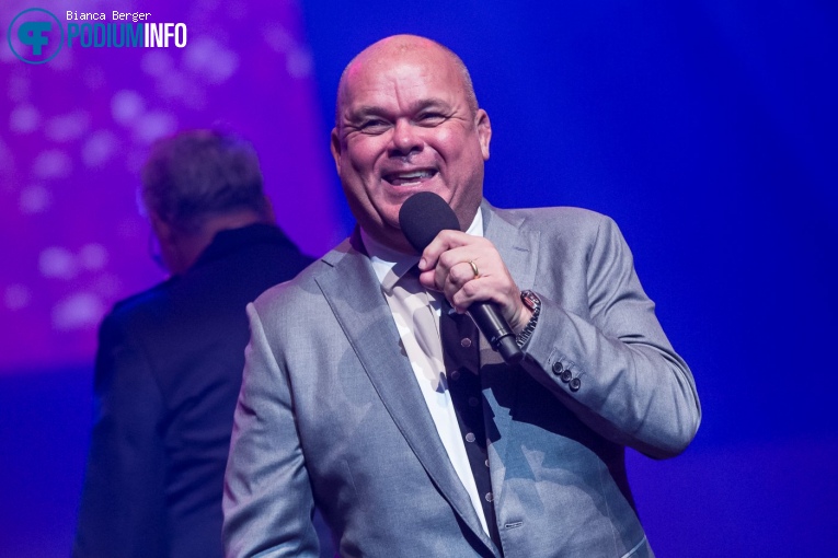 Paul de Leeuw op Benefietconcert 'Mag Ik Dan Bij Jou' - 26/11 - TivoliVredenburg foto