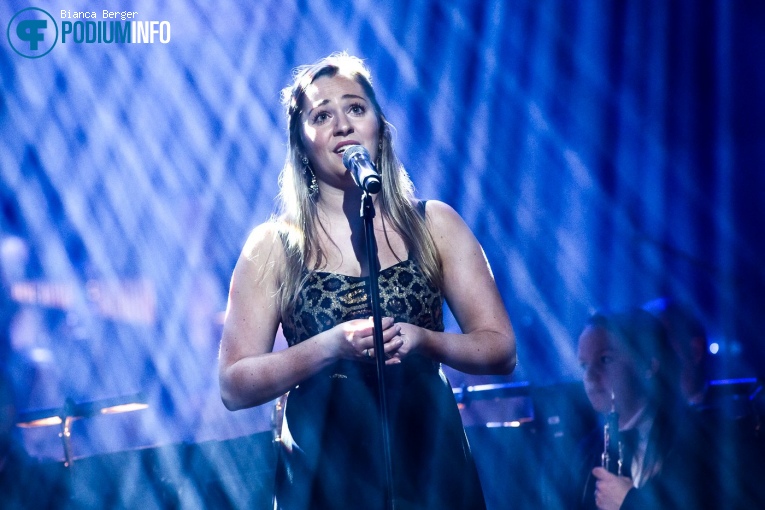 Céline Janssen op Benefietconcert 'Mag Ik Dan Bij Jou' - 26/11 - TivoliVredenburg foto