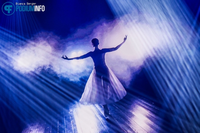 Céline Janssen op Benefietconcert 'Mag Ik Dan Bij Jou' - 26/11 - TivoliVredenburg foto