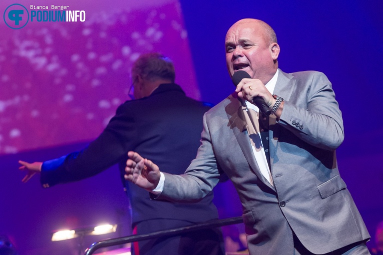 Paul de Leeuw op Benefietconcert 'Mag Ik Dan Bij Jou' - 26/11 - TivoliVredenburg foto