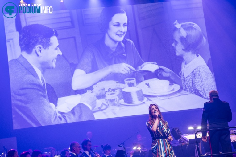 Ellen ten Damme op Benefietconcert 'Mag Ik Dan Bij Jou' - 26/11 - TivoliVredenburg foto