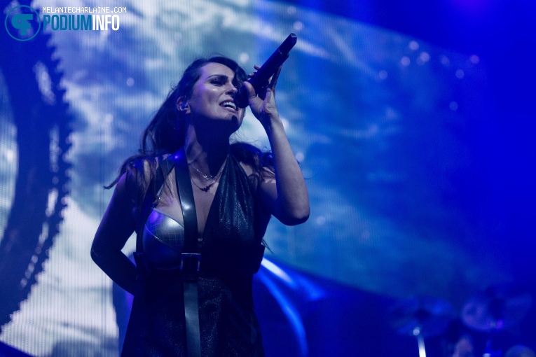 Within Temptation op Within Temptation - 21/12 - 013 foto