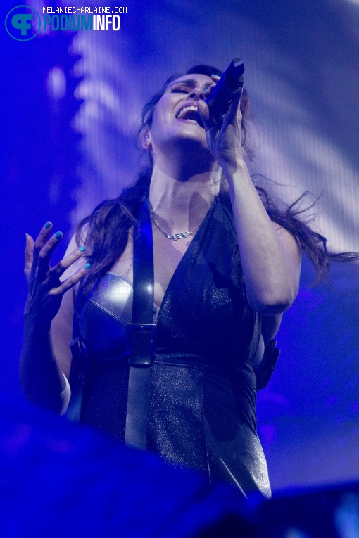 Within Temptation op Within Temptation - 21/12 - 013 foto