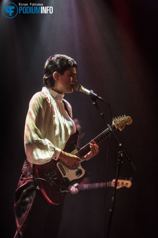 Foto Miya Folick op Miya Folick - 04/12 - De Helling