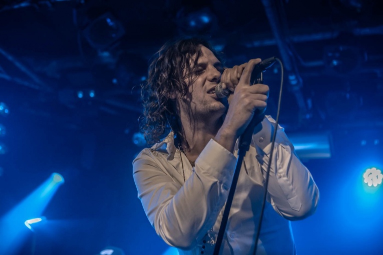 Bottles of Love op Roxeanne Hazes - 06/12 - EKKO foto