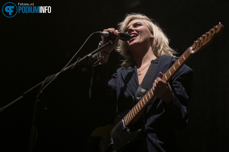 Wolf Alice op Wolf Alice - 11/12 - TivoliVredenburg foto