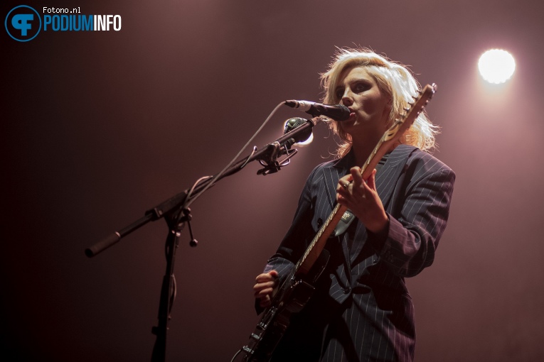 Wolf Alice op Wolf Alice - 11/12 - TivoliVredenburg foto