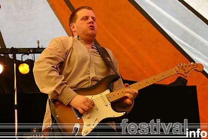 Danny Bryant's RedEyeBand op Bluesfestival Kwadendamme 2004 foto