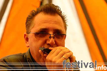 Paul Lamb & The Kingsnakes op Bluesfestival Kwadendamme 2004 foto