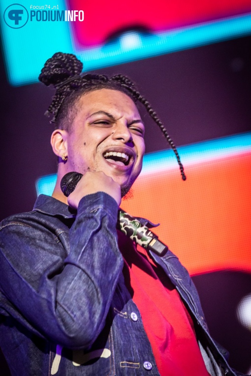 Ronnie Flex & Deuxperience Band op Ronnie Flex - 16/12 - AFAS Live foto