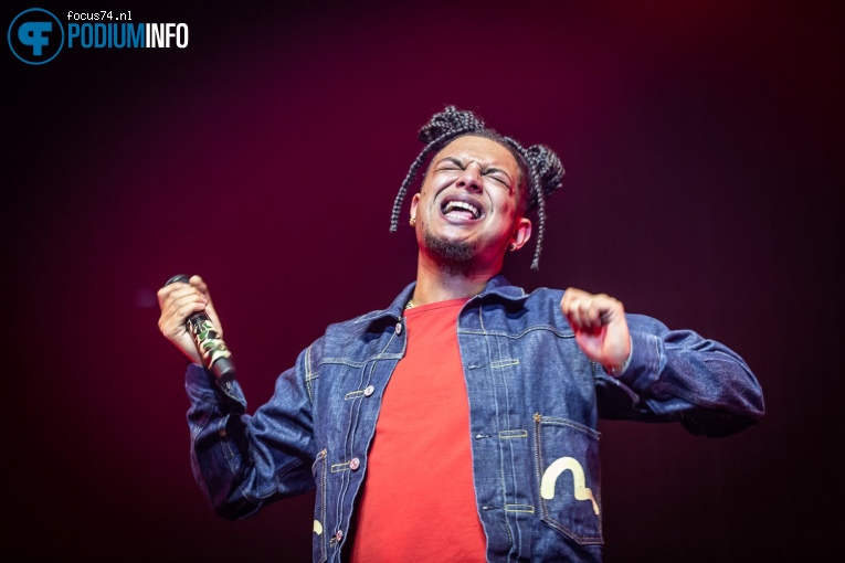 Ronnie Flex & Deuxperience Band op Ronnie Flex - 16/12 - AFAS Live foto