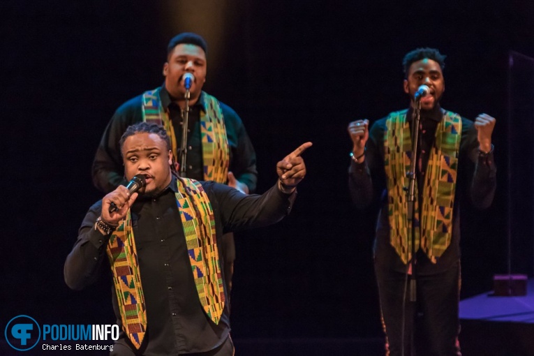 Harlem Gospel Choir op Harlem Gospel Choir - 18/12 - Oude Luxor Theater foto