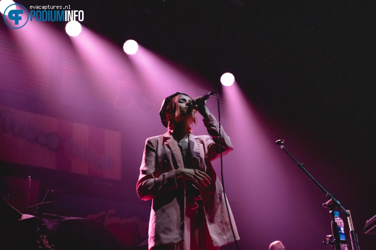 Nina Nesbitt op Rudimental - 23/01 - TivoliVredenburg foto