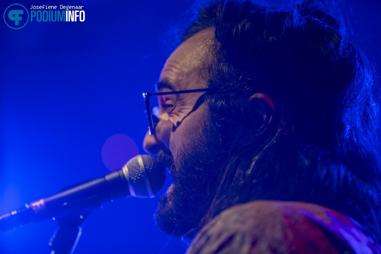 Sea Moya op Durand Jones & the Indications - 25/01 - Paradiso Noord (Tolhuistuin) foto