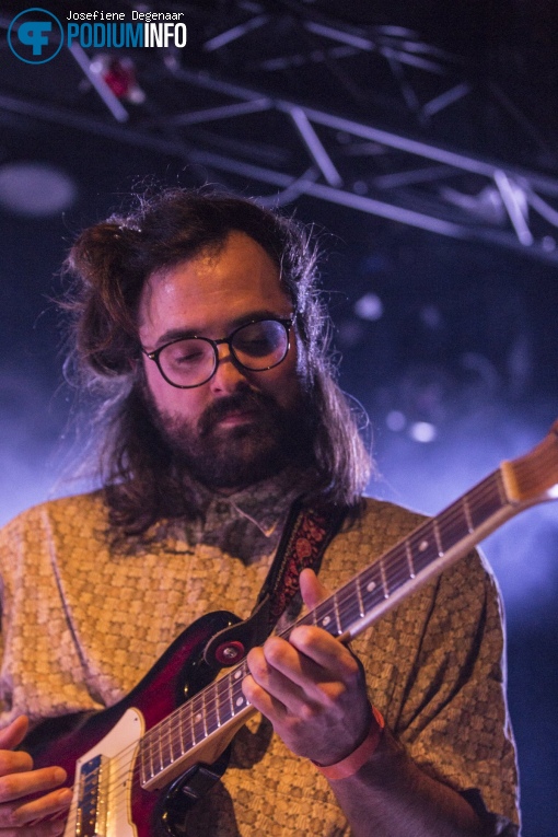 Sea Moya op Durand Jones & the Indications - 25/01 - Paradiso Noord (Tolhuistuin) foto